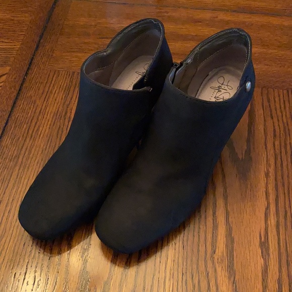 Life Stride Black Heels Booties 🖤 - Picture 3 of 8